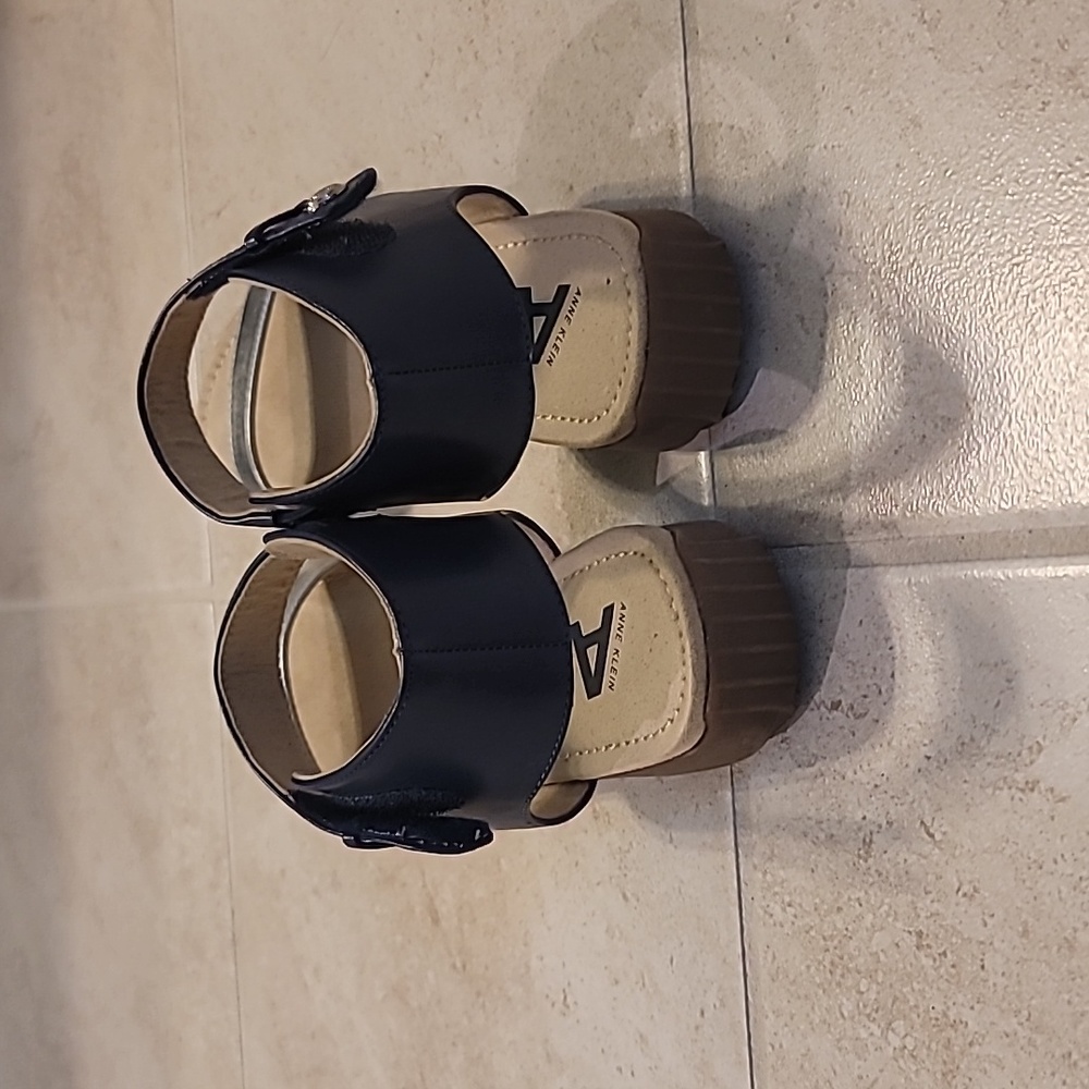 Sandals - Picture 3 of 3